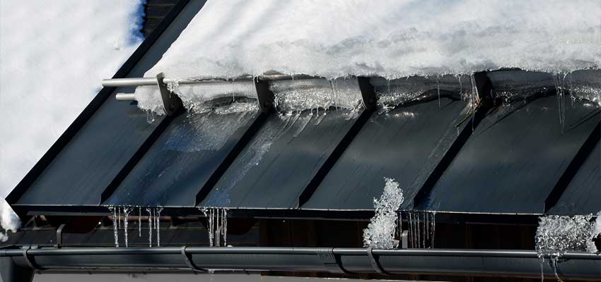 4 Common Winter Roofing Problems Hingham, MA